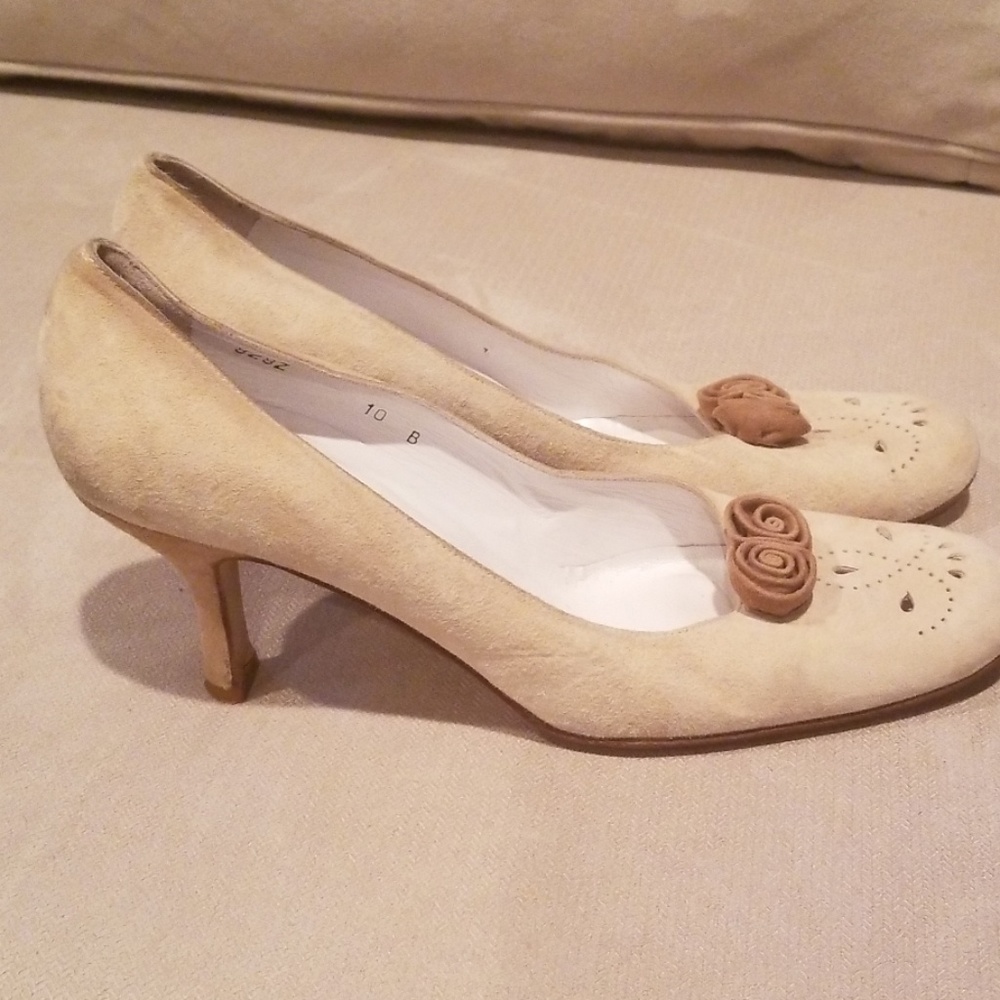 Shoes - Picture 2 of 8